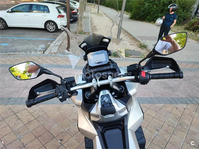 Honda ADV350 - Vista 6