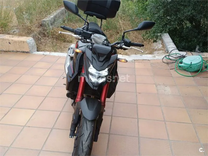 Honda CB 750 Hornet – Vista 3