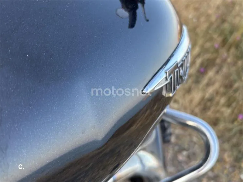 Triumph Speedmaster 900 – Vista 11