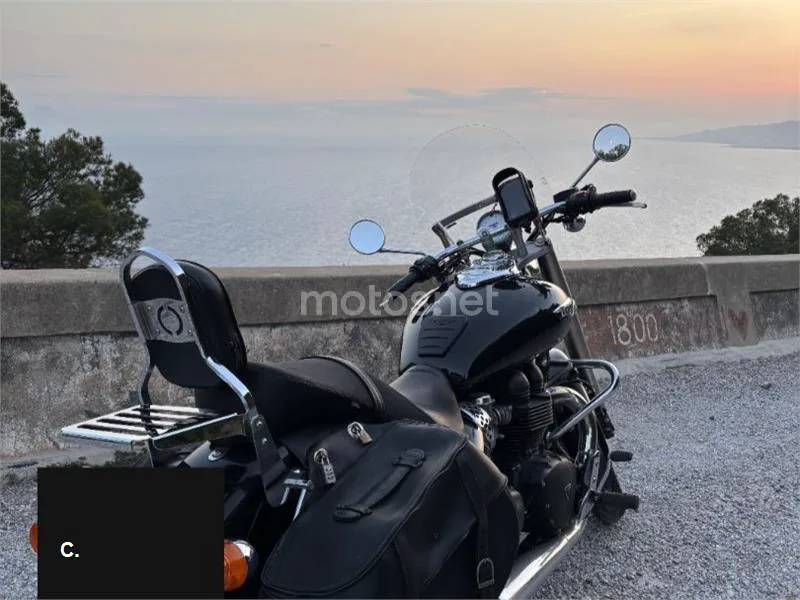 Triumph Speedmaster 900 – Vista 3
