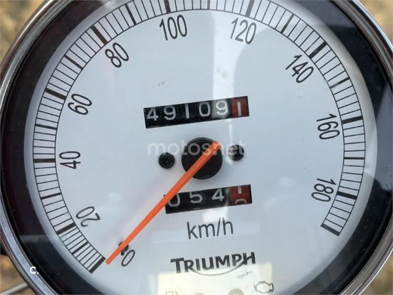Triumph Speedmaster 900 – Vista 10