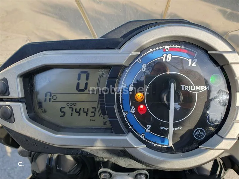 Triumph Tiger 800 – Vista 7