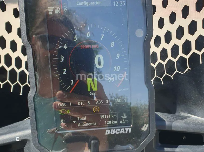 Ducati DesertX – Vista 6