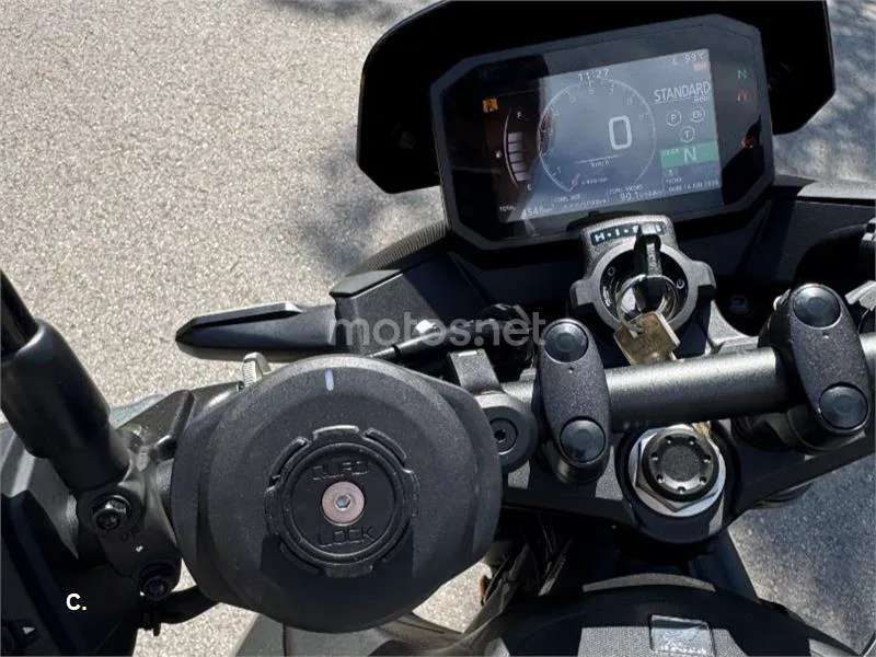 Honda CB 750 Hornet – Vista 6