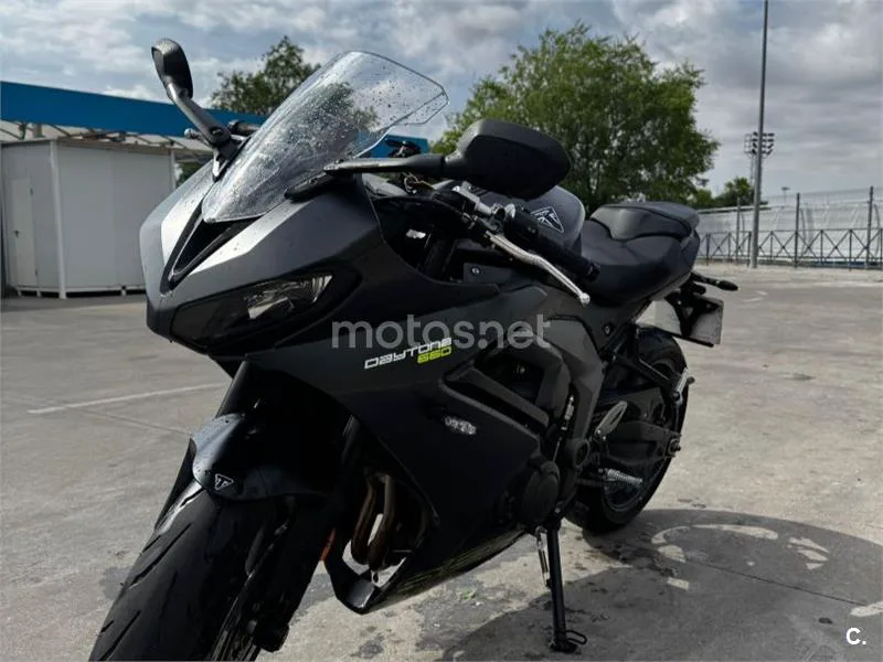 Triumph Daytona 660 - Vista 3