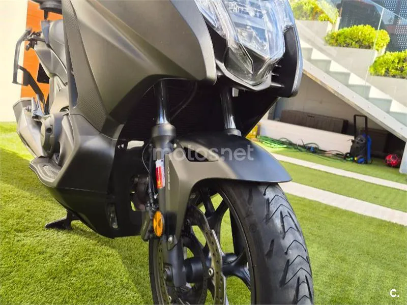 Honda Integra 750 S – Vista 5