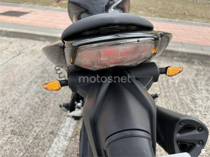 Kawasaki Z750 – Vista 14