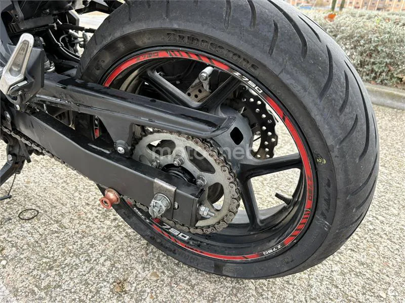 Kawasaki Z750 – Vista 7