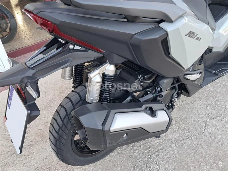 Honda ADV 350 – Vista 11