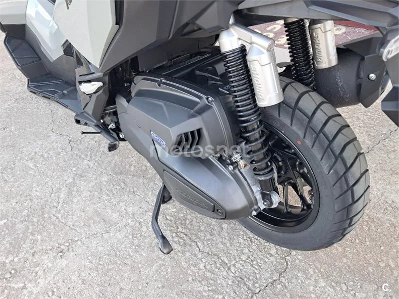 Honda ADV 350 – Vista 13