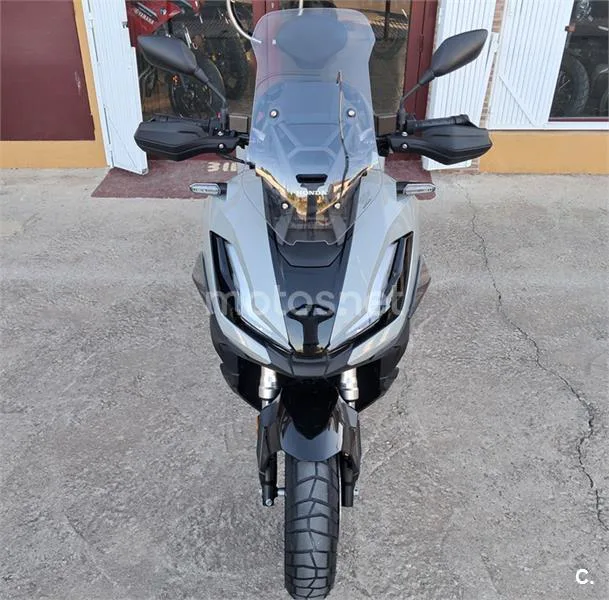 Honda ADV 350 – Vista 3