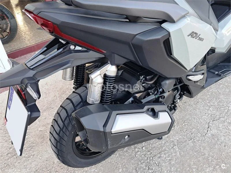 Honda ADV 350 – Vista 6