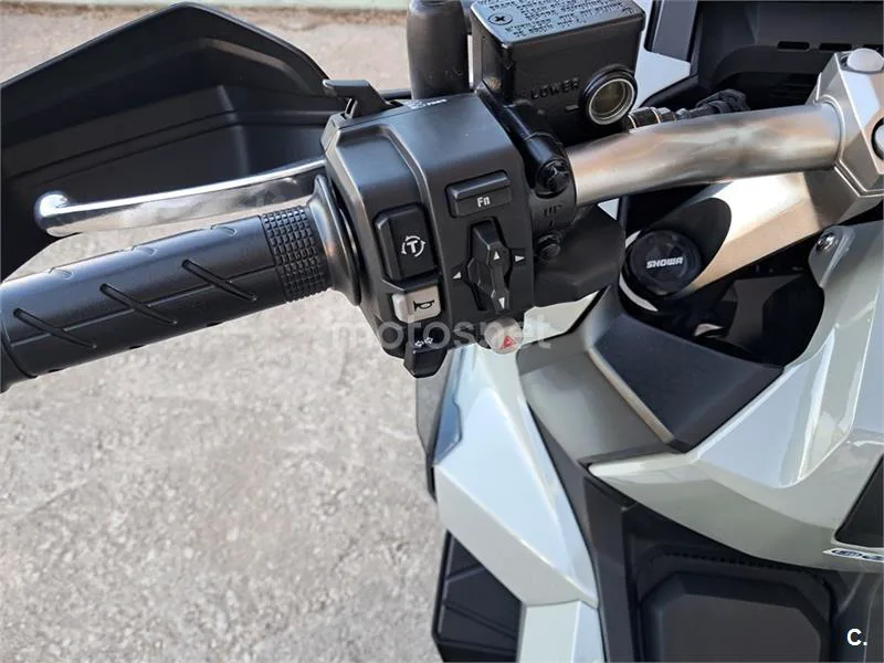 Honda ADV 350 – Vista 10