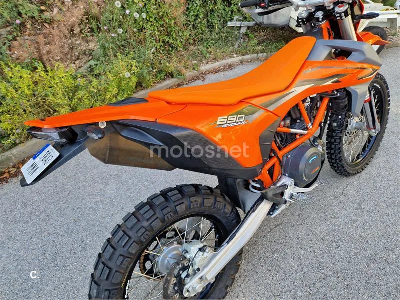 KTM 690 Enduro R – Vista 3