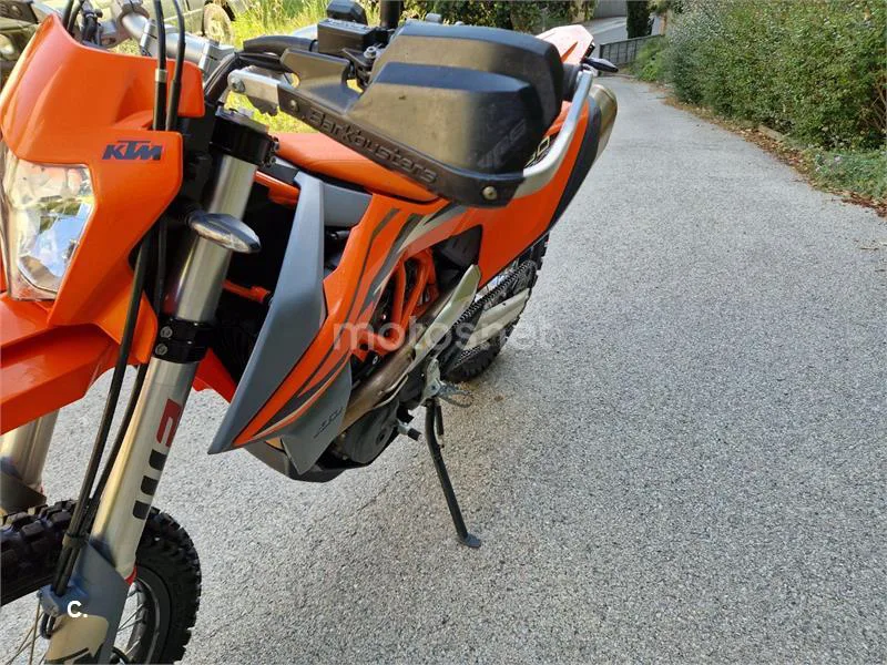 KTM 690 Enduro R – Vista 6