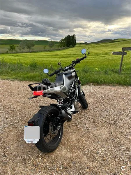 Husqvarna Svartpilen 401 – Vista 3