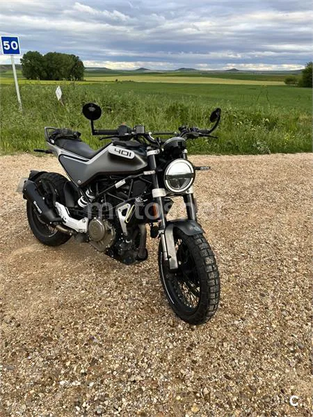 Husqvarna Svartpilen 401 – Vista 4
