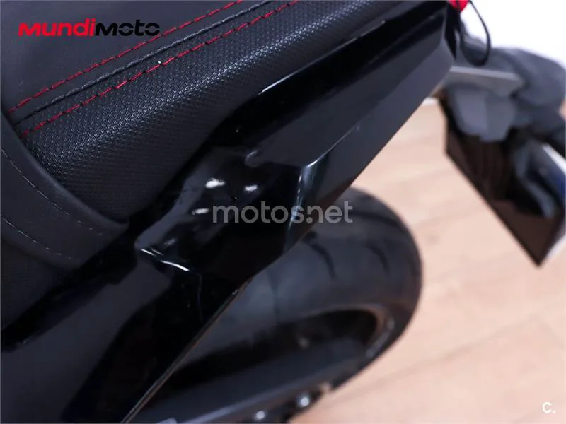 Honda CBR 650 R – Vista 22