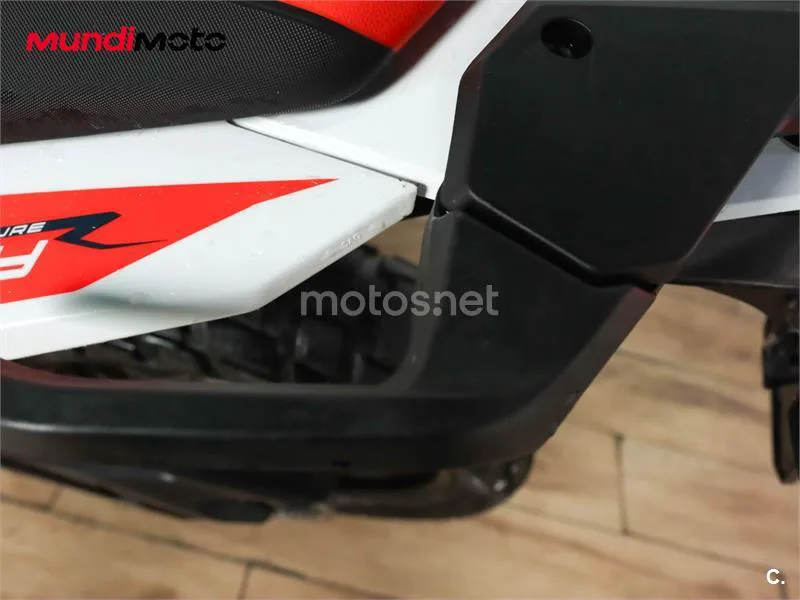 KTM 890 – Vista 15