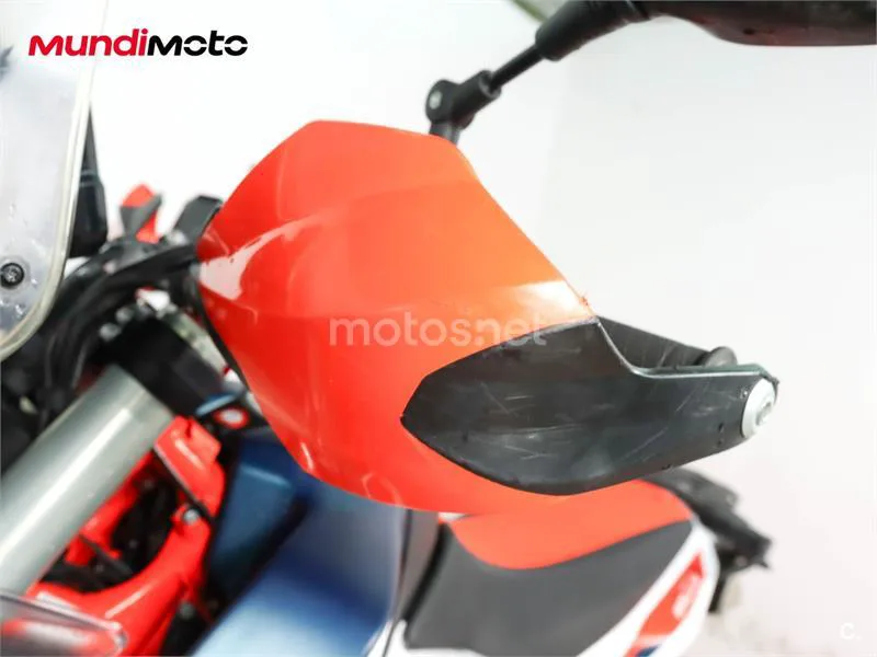 KTM 890 – Vista 19