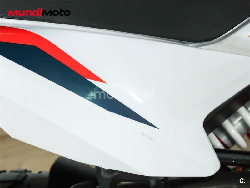 KTM 890 – Vista 28