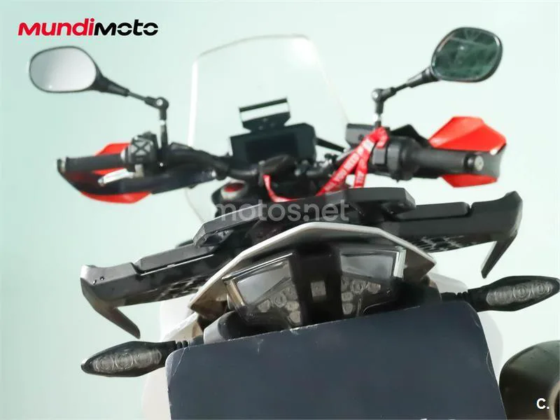KTM 890 – Vista 9