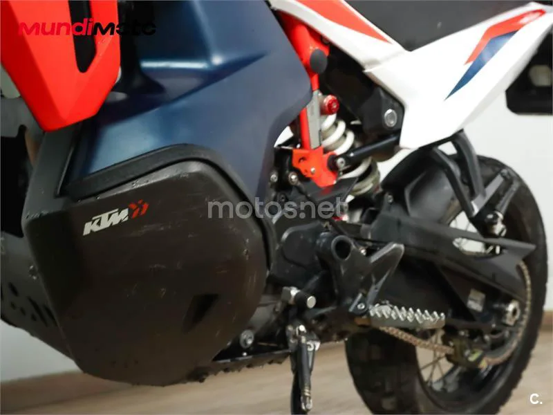 KTM 890 – Vista 10