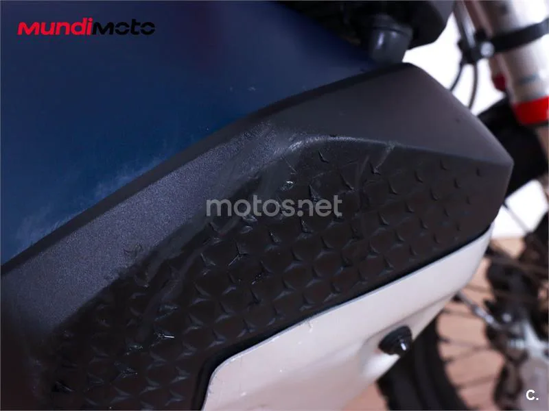 KTM 890 – Vista 16