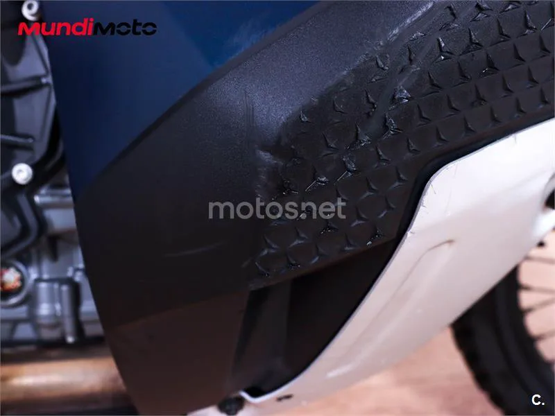 KTM 890 – Vista 17