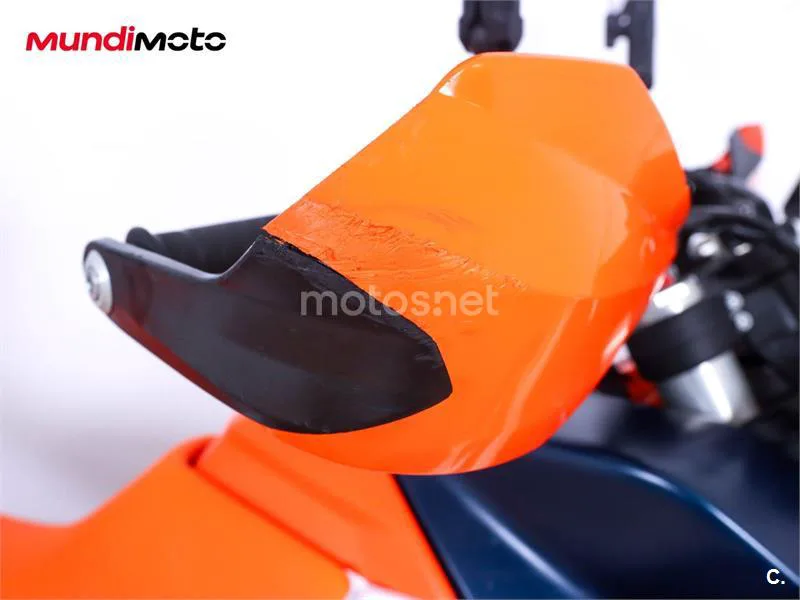 KTM 890 – Vista 19
