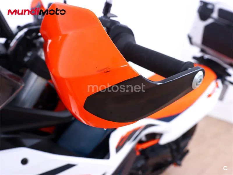 KTM 890 – Vista 22