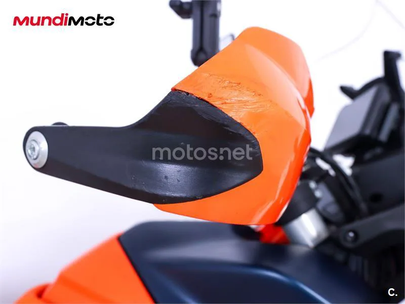 KTM 890 – Vista 27