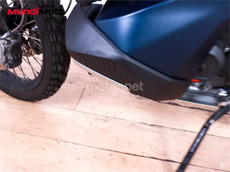 KTM 890 – Vista 30