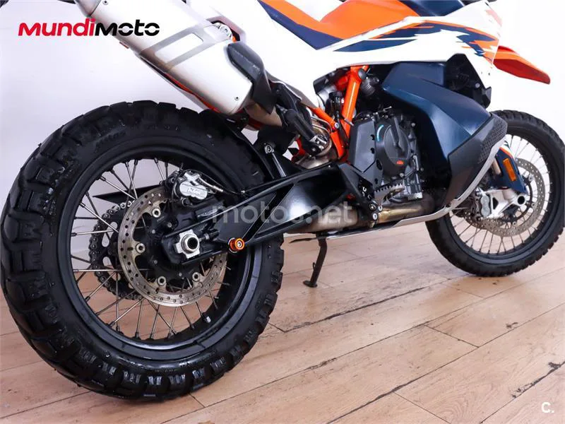 KTM 890 – Vista 4