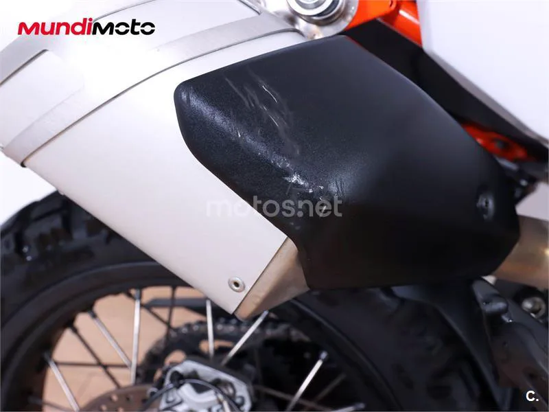 KTM 890 – Vista 32