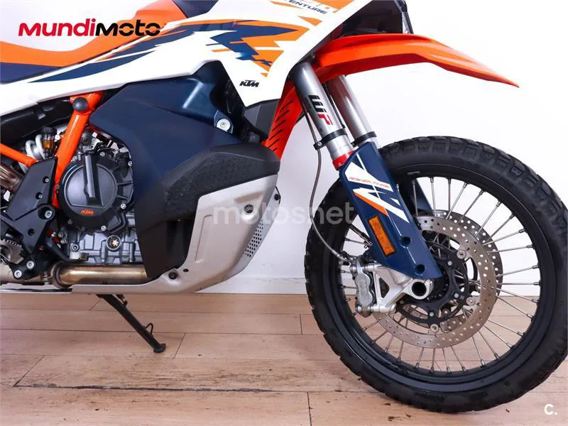 KTM 890 – Vista 35
