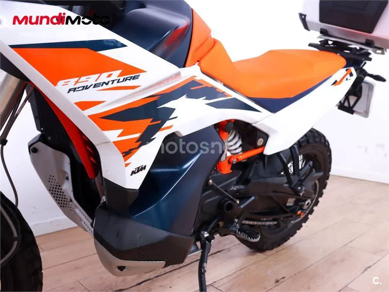 KTM 890 – Vista 10
