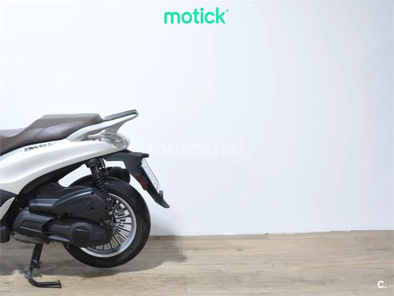 Piaggio Beverly 300 – Vista 8