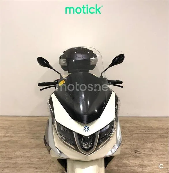 Piaggio X10 500 – Vista 9