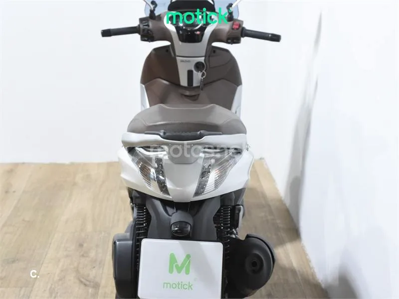 Piaggio Beverly 300 – Vista 5