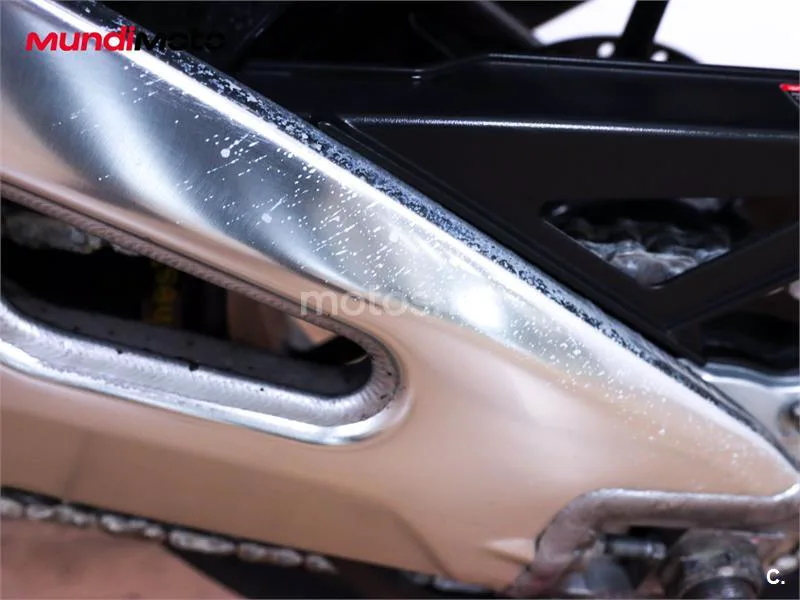 Aprilia RSV4 R – Vista 15