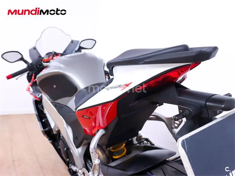 Aprilia RSV4 R – Vista 9