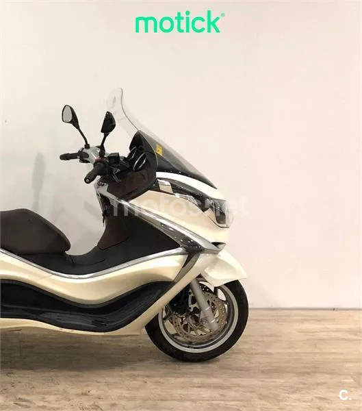 Piaggio X10 500 – Vista 4
