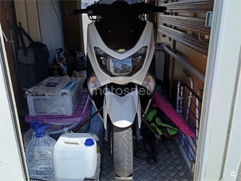Yamaha NMAX – Vista 12