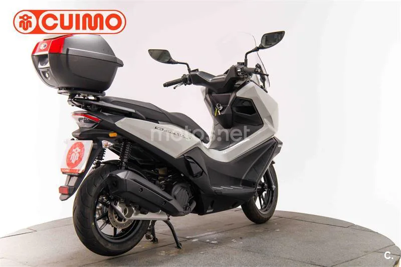 Kymco Sky Town 125 – Vista 4