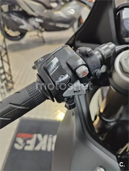Honda CBR 650 R – Vista 13