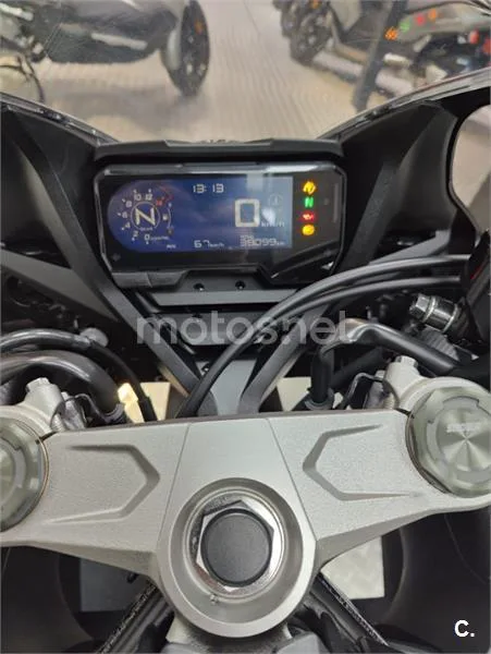 Honda CBR 650 R – Vista 15