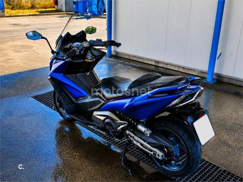 Kymco AK 550 – Vista 4