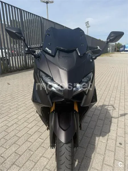 Yamaha TMAX – Vista 3