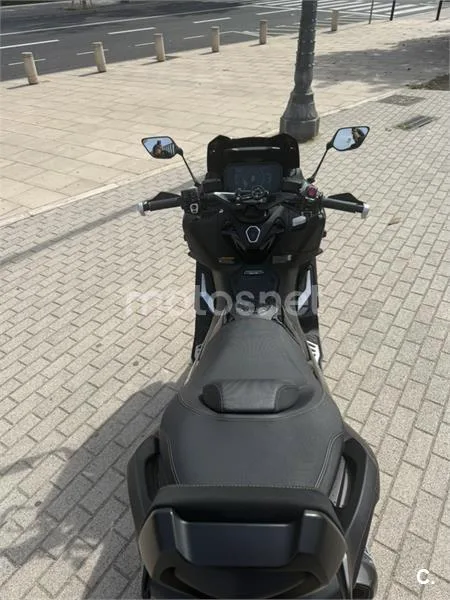 Yamaha TMAX – Vista 5